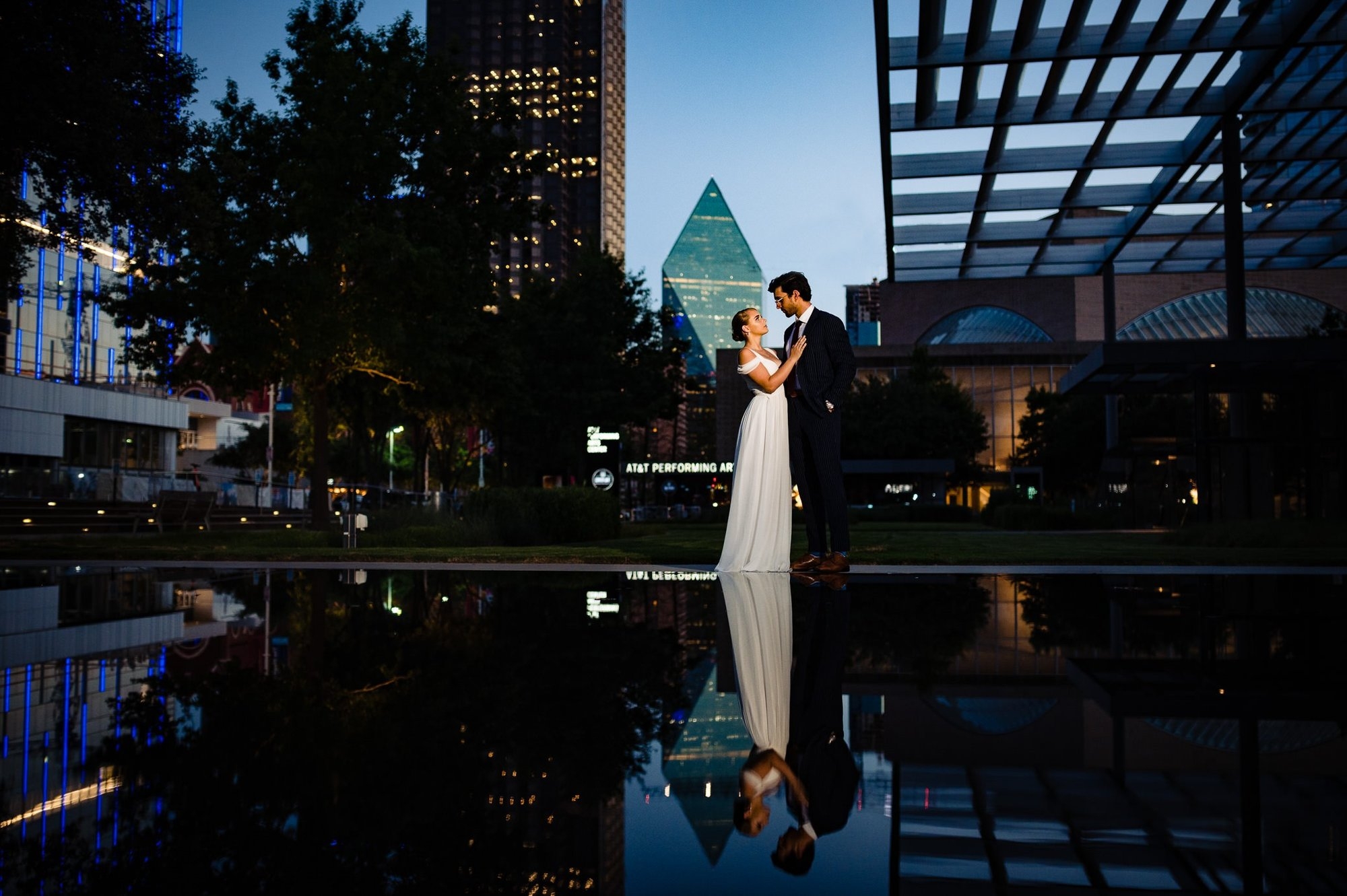 carousel-hero-element image-0